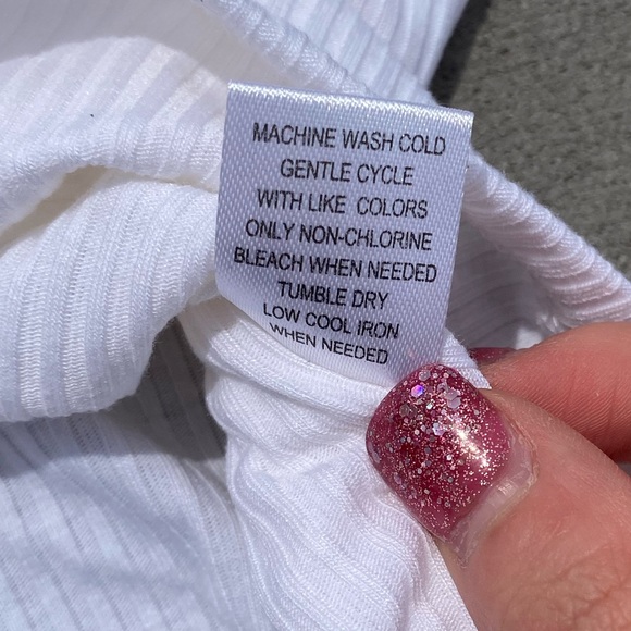 NWT Off the shoulder crop top - Picture 6 of 6